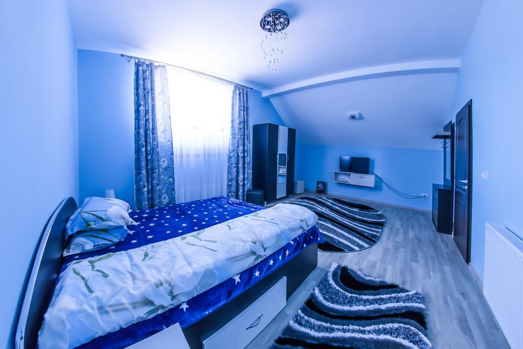 ホテル Conacul Lui Bulica Novaci-Străini エクステリア 写真